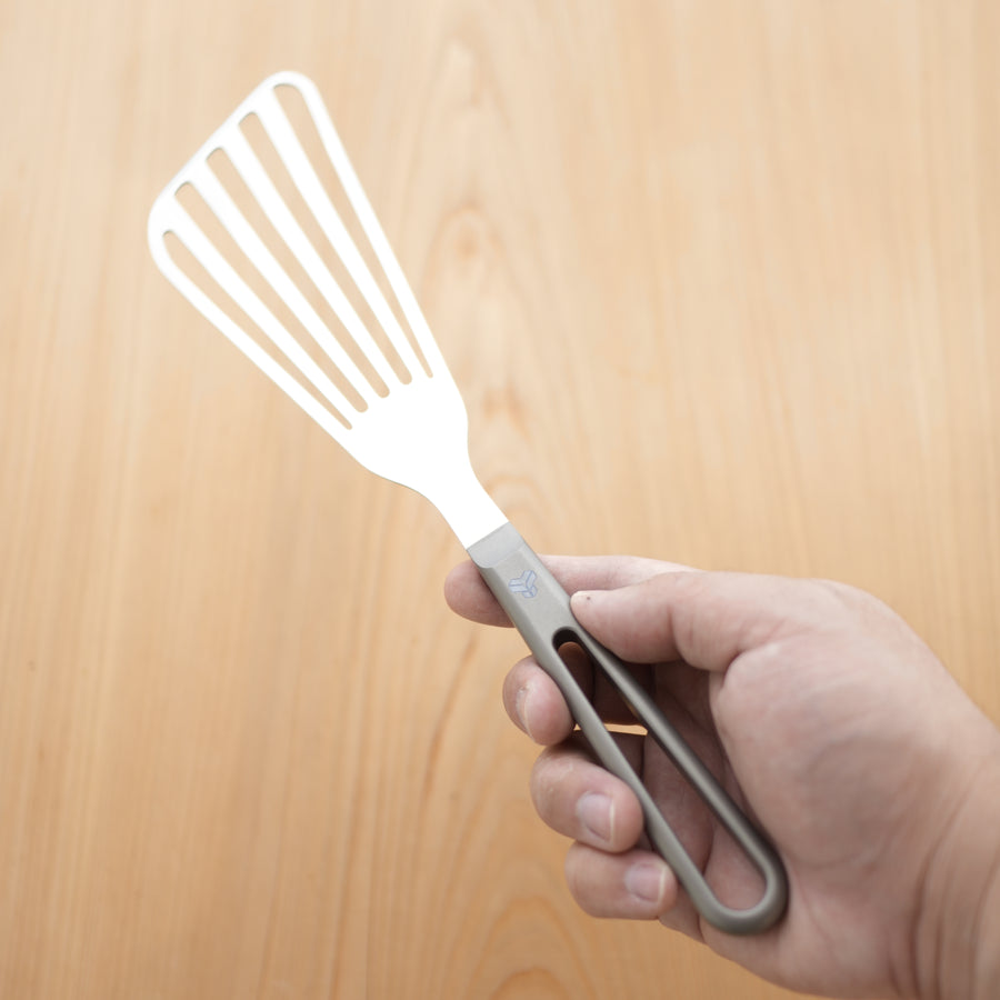 Titanium Fish Spatula (TITANION BY BYRON)