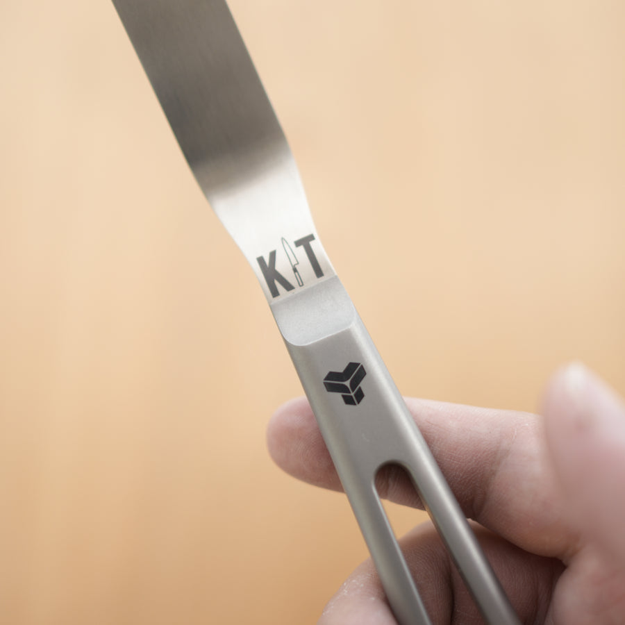 Titanium Offset Spatula (TITANION BY BYRON)