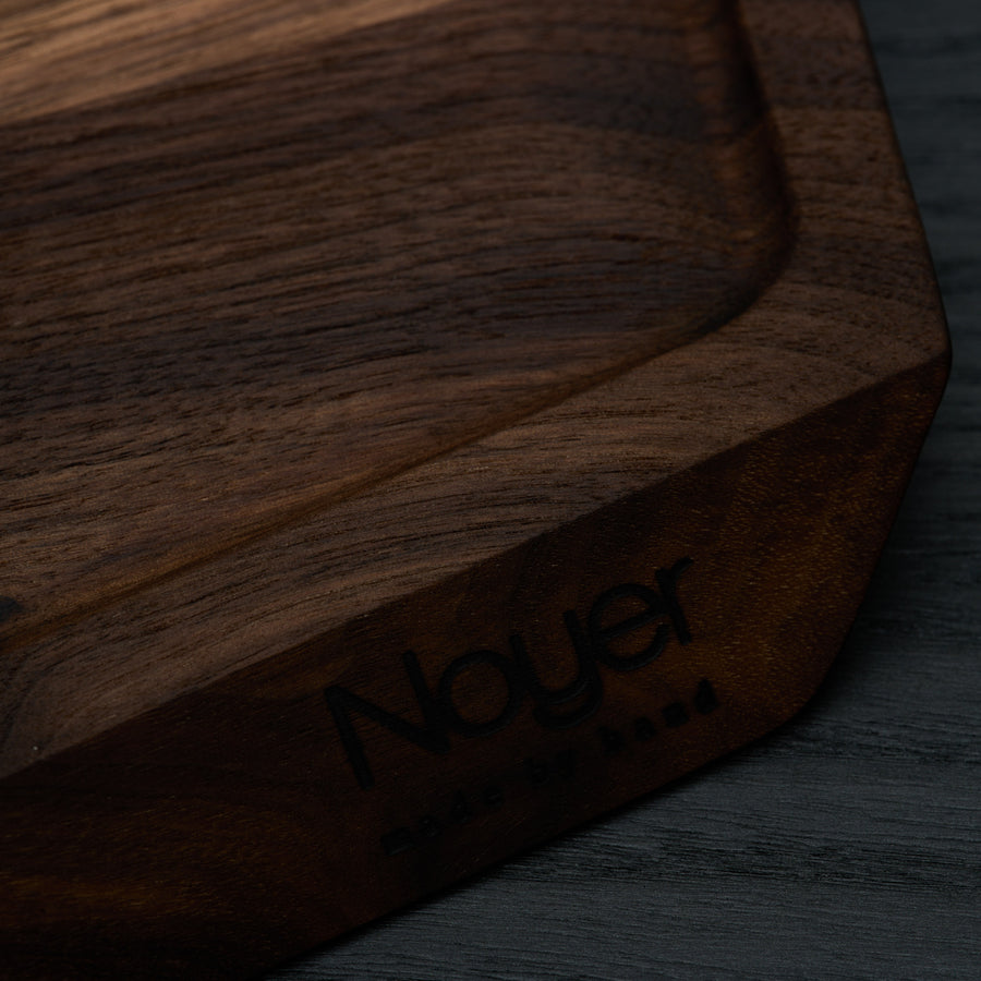 Noyer Carving Board w. Groove